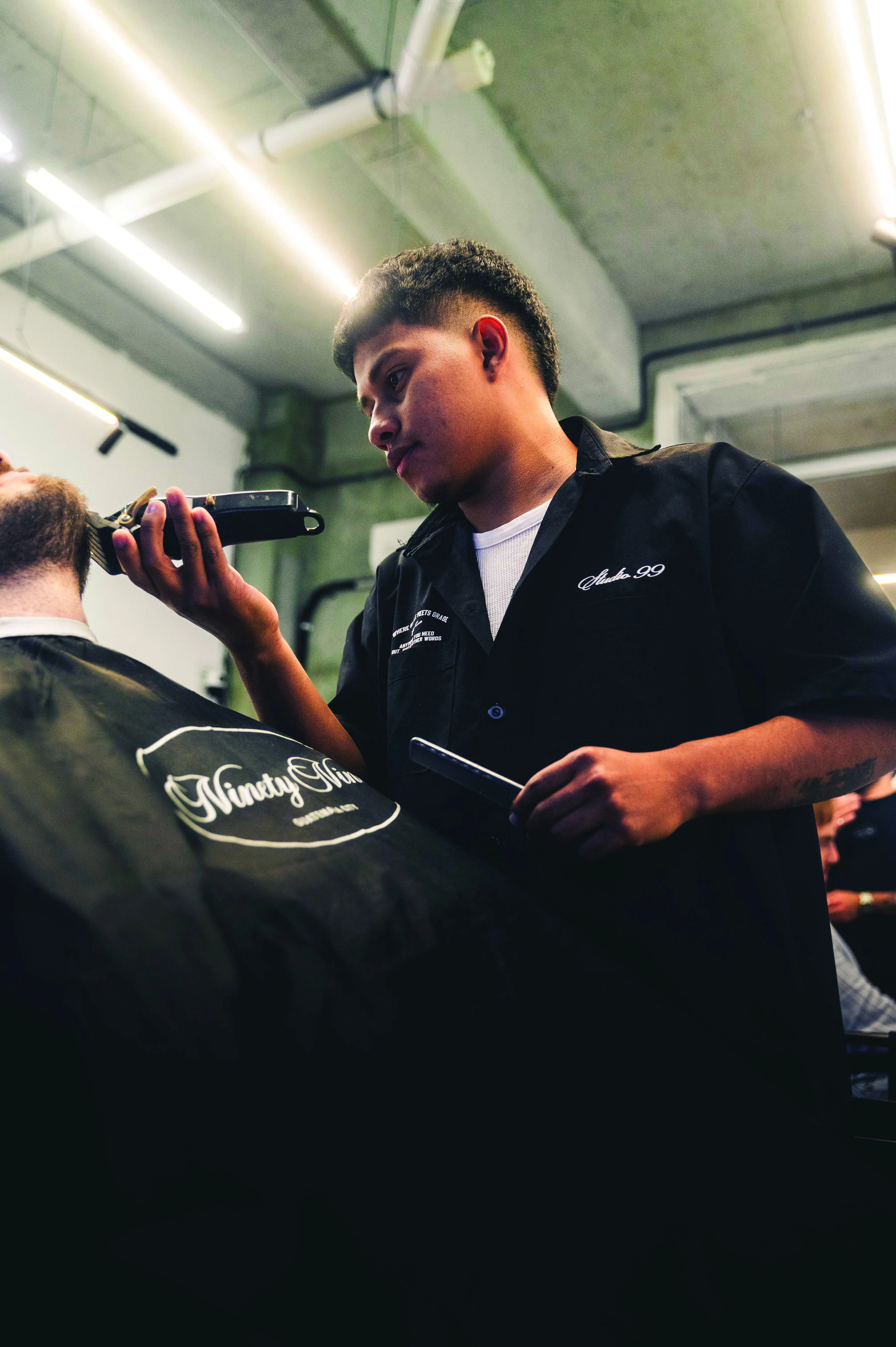 Corte con máquina en curso, capa Ninety Nine
